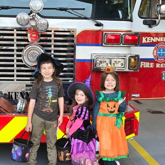 Meet your Poshers, Heather & Connor - Picture 1 of 1